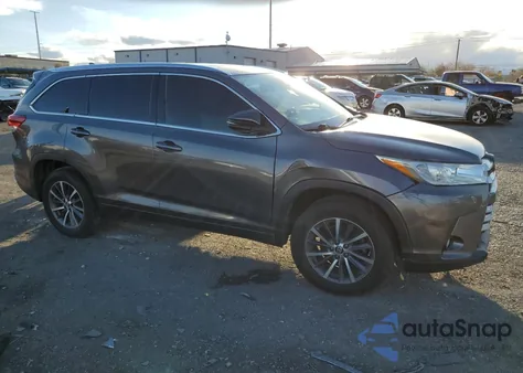 2018 Toyota Highlander Se из США, поврежденный, VIN 5TDKZRFH6JS539818